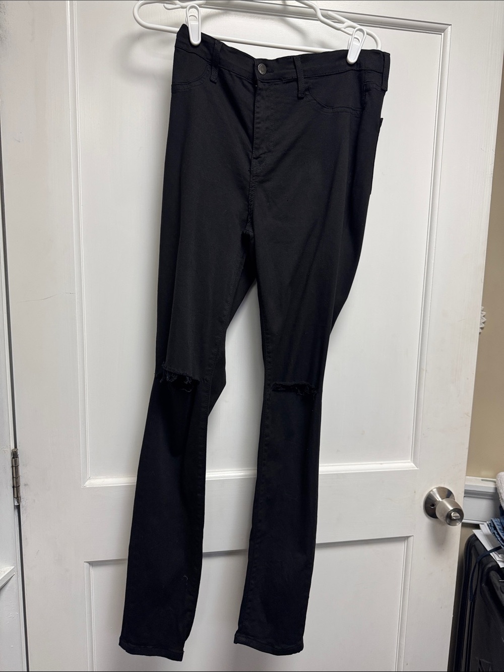 Fashion Nova Black Slim Fit Men's Jeans with Knee Distress